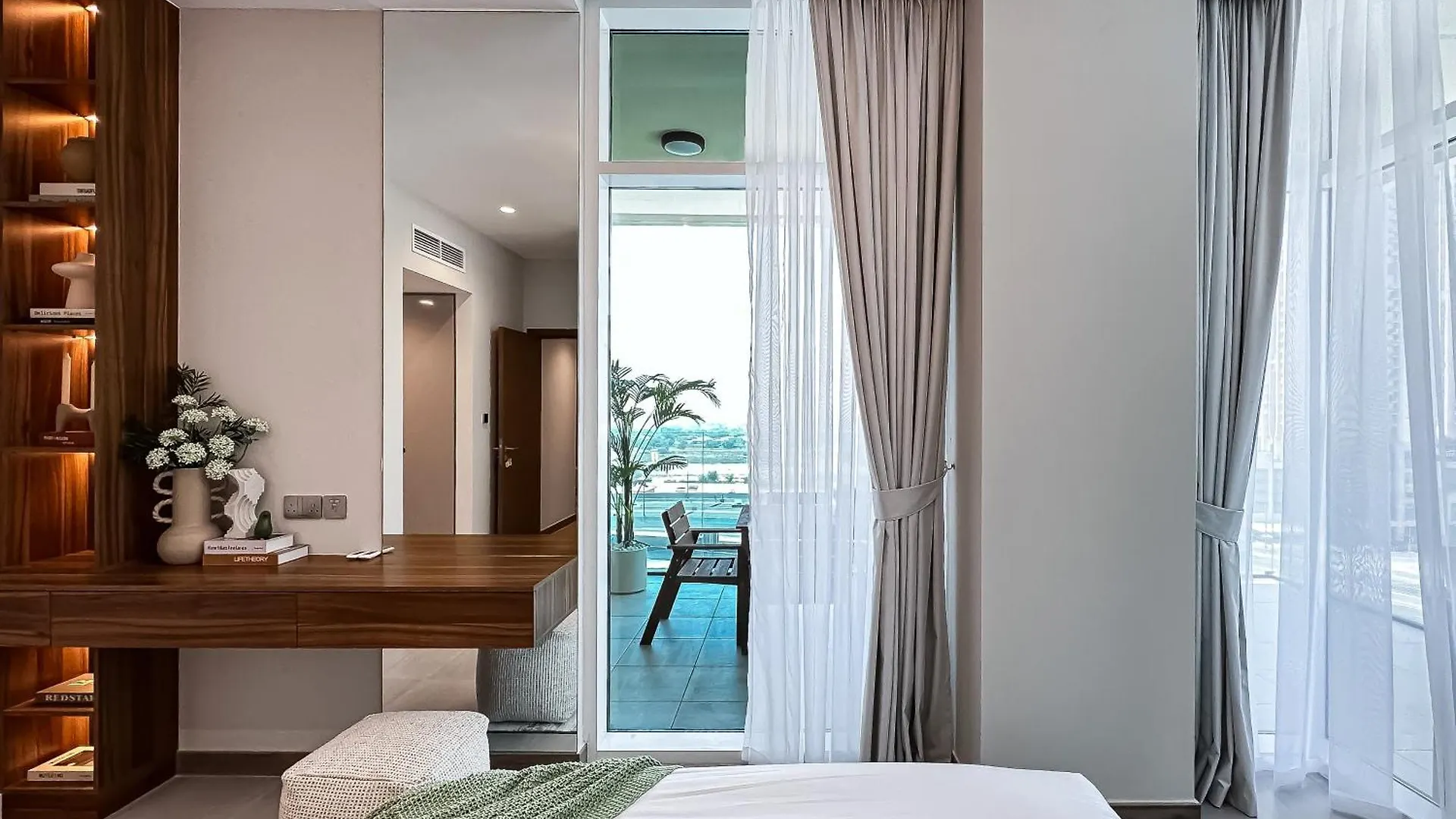 Trophy-Ride In Equestrian Elegance W Private Entr Apartment Dubai